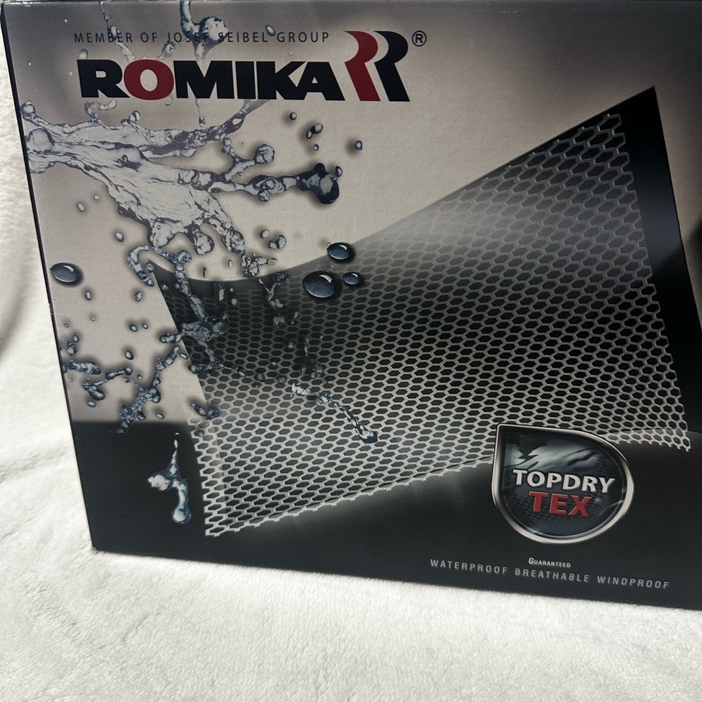 Romika women’s snow boots. Waterproof, great support. Keeps your feet cozy.